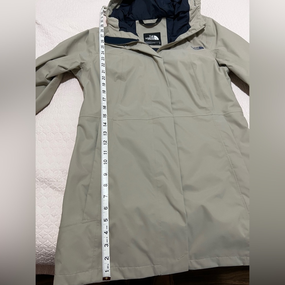 Northface Rain Jacket - Picture 9 of 10